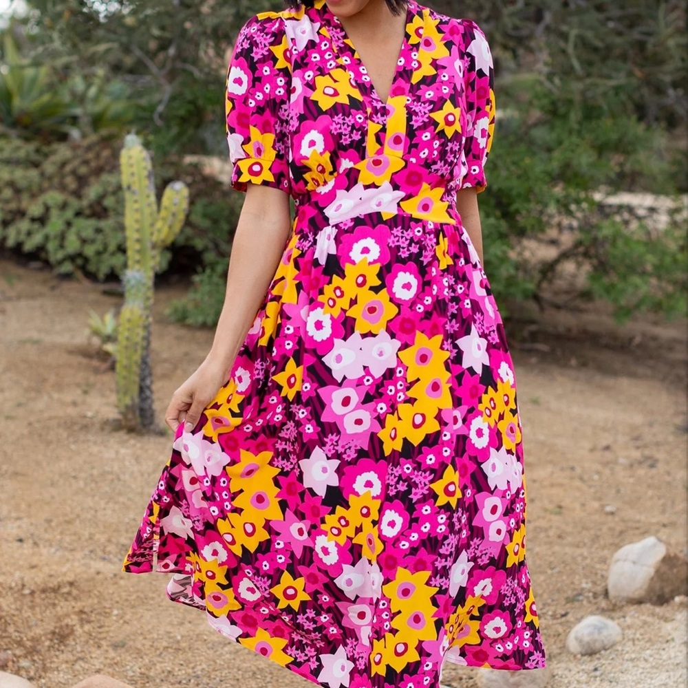 Lesley Evers Caroline Short Sleeve Dress in Daffodils Pink Size 2X